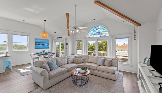 Canal Front, Dog Friendly, Dock & Hot Tub