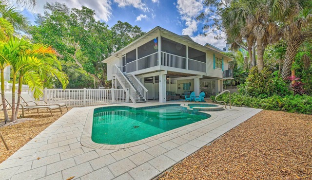 Canal-front Gem w/Pool & Hot Tub in Anna Maria