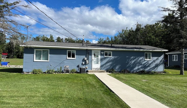 Canal Front Hideaway - 3 Bedroom 2 bath House with boat docking in Indian River