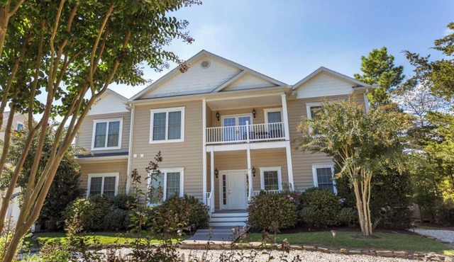 Canal Front Home with Private Pier, Pool & Tennis Courts - Sleeps 18!