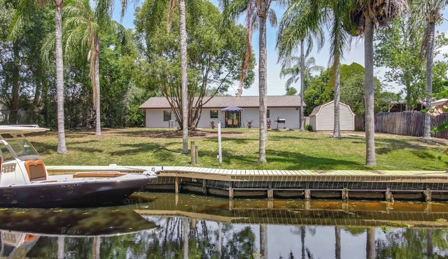 Canal Front Home on the Harris Chain of Lakes!