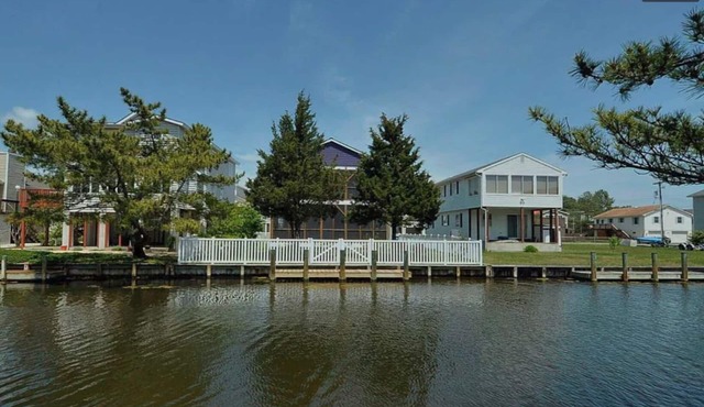 Canal Front Home w/Dock & Fence. 5 Min walk to the beach! Pet Friendly w/fee