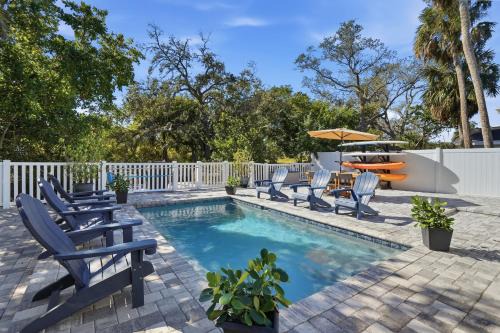 Canal-Front Oasis in Terra Ceia Pool, Patio, Dock