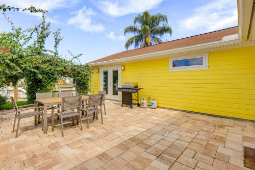 Canal-Front Retreat 4 Mi to Jacksonville Beach!