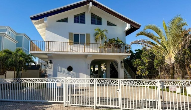 Canal-Front Retreat with Stunning Sunset Views in Tavernier, FL