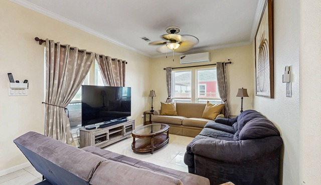 Canal-Front Retreat with Private Boat Ramp, Hot tub, WIFI and dog-friendly