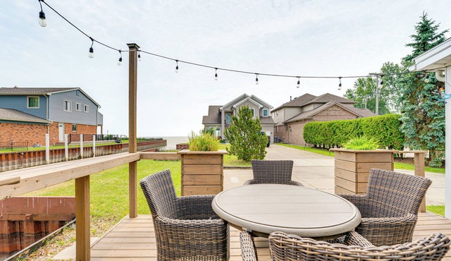 Canal-Front St Clair Shores Home: 2 Mi to Dtwn