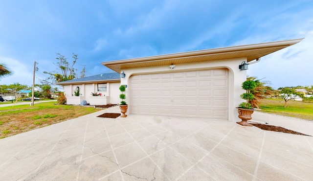 Canal-Front w/Private Pool & Dock – Your Florida Escape Starts Here