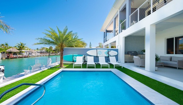 Canal Front with Cabana Club Privileges! Paddleboards, Bikes, Kayak in KCB!