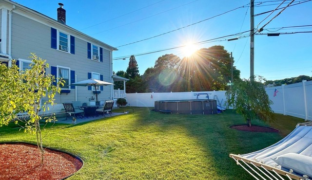 Canal Retreat: Easy Cape Access with Seasonal Pool