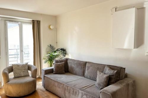 Canal Saint-Martin 10th Bright & Peaceful Apartment by MeyAgency