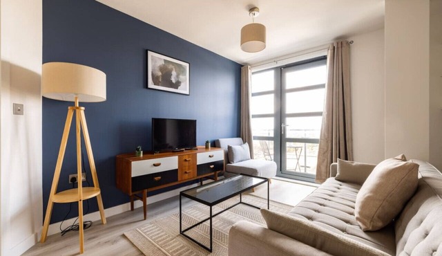 Canal-Side Apartment in Islington