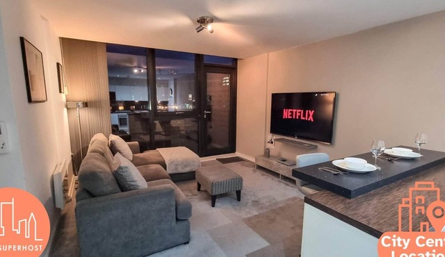 Canal Side Flat by City SuperHost