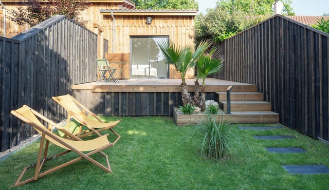 Canal-side Maison du Lac in Cazaux