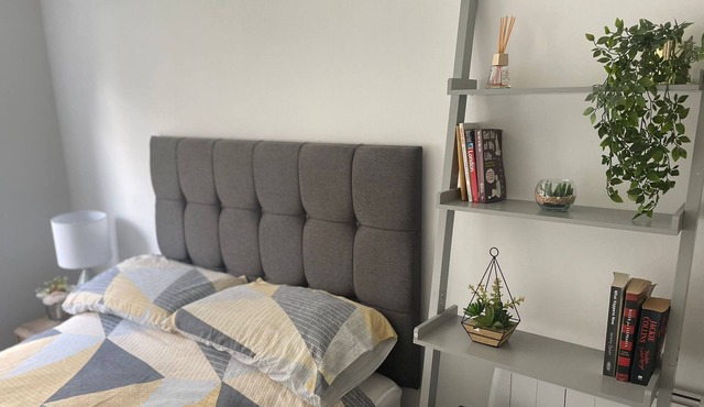 Canal Side Retreat - 2 Bedroom Apartment#