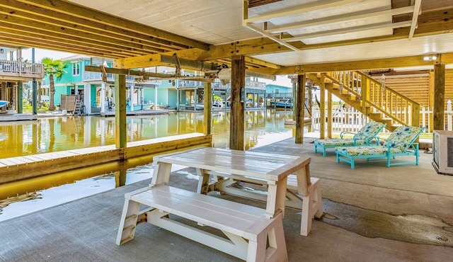 Canal-View Home w/Shared Pool & Boat Slip, Fish From Deck - Dogs OK