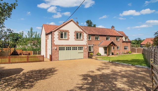 Canal View House - UK39363