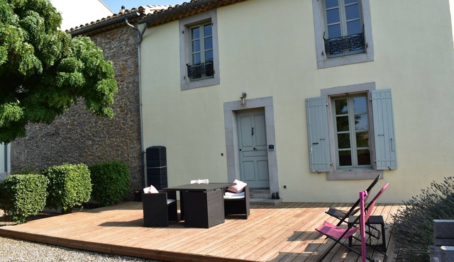 Canal View, superb gîte, Heated Pool near Carcassonne next to Canal du Midi.