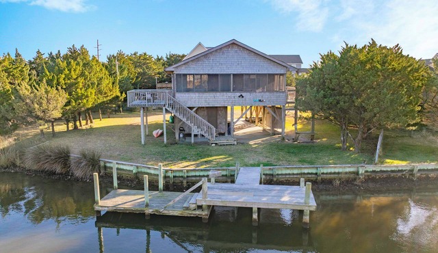 Canalfront Dog Friendly Home w/Private Dock, Cmty Pool and Tennis/Pickleball