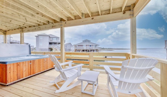 Canalfront Dog Friendly w/Hot Tub, Boat Dock, Easy Windsports Access, Kayaks
