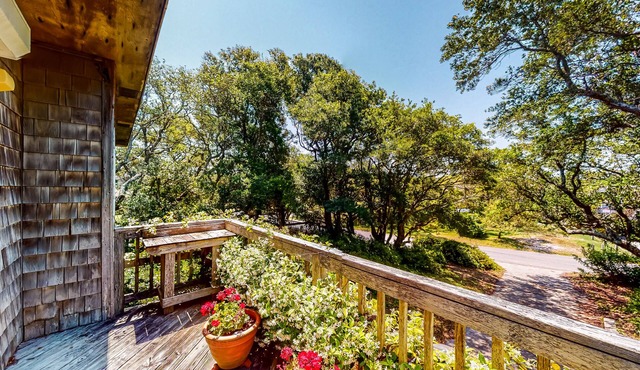 Canalfront home with a deck, sound access, central AC, WiFi, washer/dryer