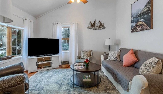 Canalside Haus Getaway