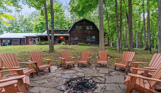 Canandaigua Cabin Retreat | Lake Views | Hot Tub