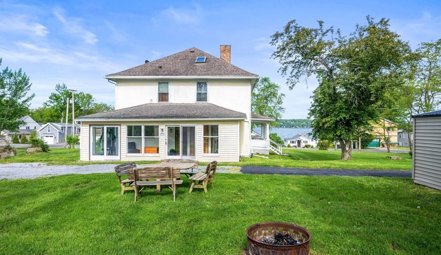 Canandaigua Lake Access | Fire Pit | 5 Bedrooms