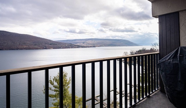 Canandaigua Lake Front Condo, Beach Access, PickleBall, Tennis, Hiking