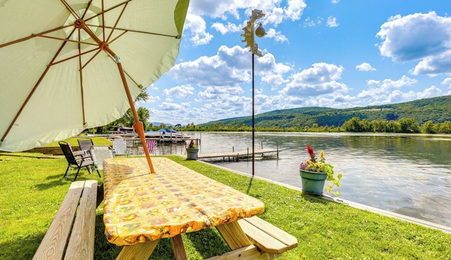 Canandaigua Lakefront Gem w/Dock & Boat Slip