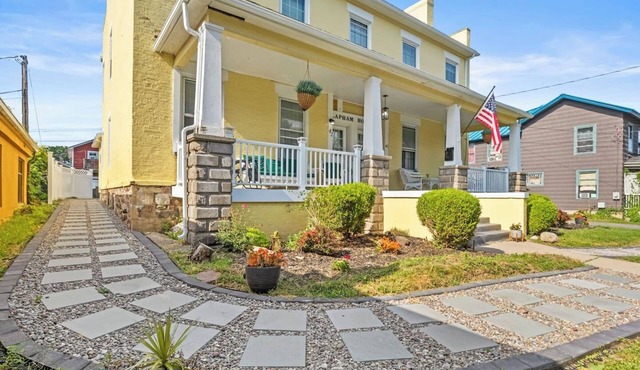 Canandaigua Luxury | Walk to Wedding Venues | FLX