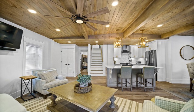 Canary Cottage Lakehouse on Jackson Lake