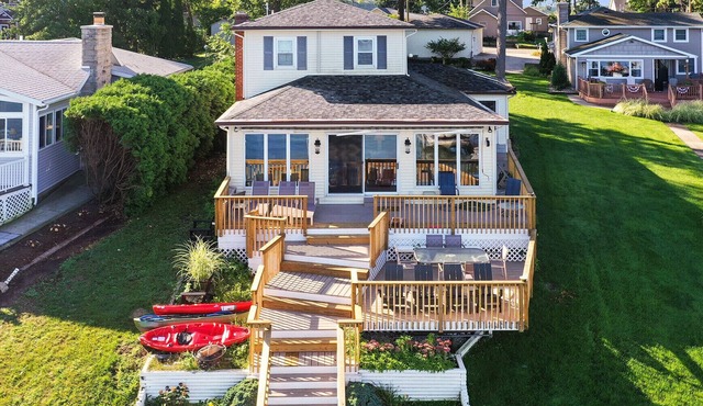 Canary Cove: Cute Lake Home, Pontoon INCLUDED, near Notre Dame