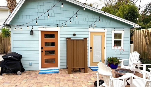 Canary Palm Cottage: Tropical Comfort & Peaceful Living in Jacksonville