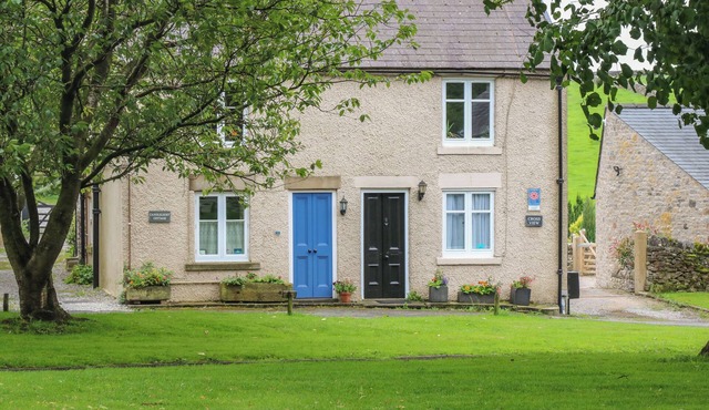 CANDLELIGHT COTTAGE, character holiday cottage in Litton, Derbyshire