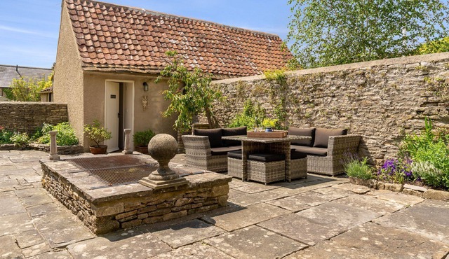 Candlemaker's Cottage - sleeps 6 guests in 3 bedrooms