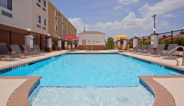 Candlewood Suites Houston Westchase/Westheimer. by IHG