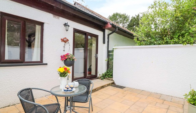 CANDY COTTAGE, pet friendly, with a garden in Halwill Junction
