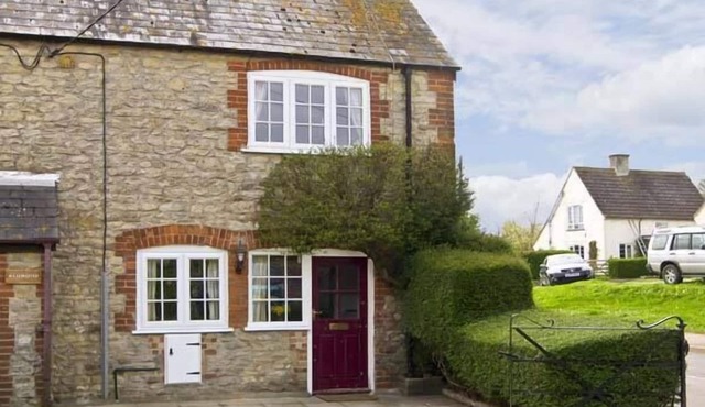 CANDY COTTAGE, pet friendly, with open fire in Thornford
