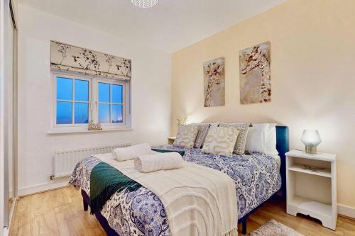 Candy Dene, Top Floor Apartment