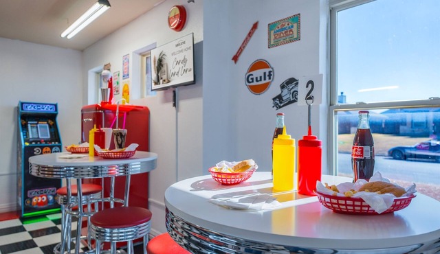 Candy Land Lane- 3 Bedrooms | Retro Game Room!