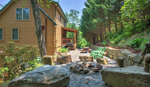 Candyland Cabin | Game Room + Fire Pit & Views 🔥⛰️ + Biltmore Pass
