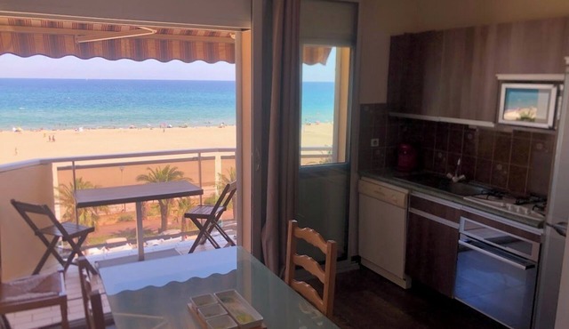 Canet-Plage,T2 face mer, 46m2,traversant, parking couvert, Clim mobile, wifi.