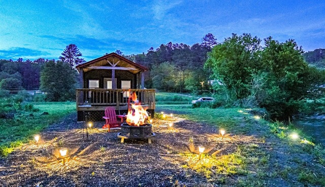 Caney Creek| Luxury Creekfront | Tiny Cabin|Hot Tub | Wifi | Dog Friendly