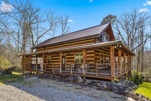 Caney Creek Retreat with Hot Tub