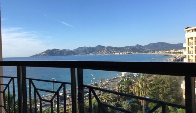 Cannes holiday apartment 606 with balcony, sea view, A/C and parking