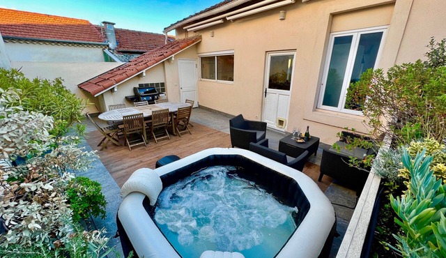 Cannes, 500m from the sea, rare house with Jacuzzi