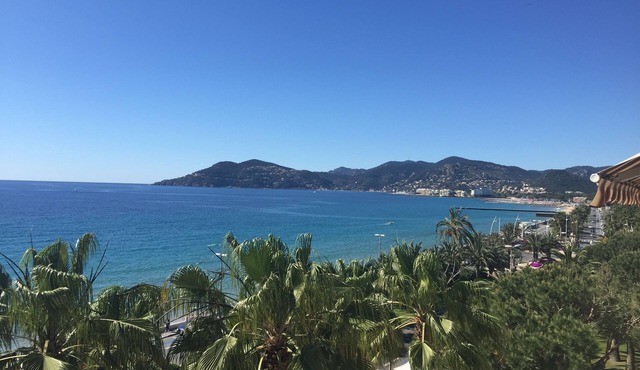 CANNES BORD DE MER FACE PLAGE