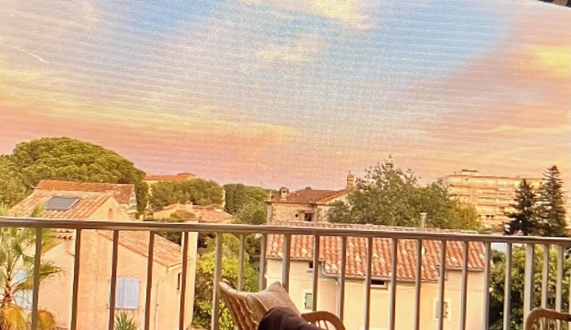 Cannes : Bright 2 Bedroom Apartment - Perfect for Family Stay