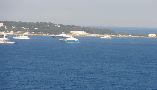 CANNES-GOLFE-JUAN GRAND STUDIO 35 Mts + BALCONY WATERFRONT